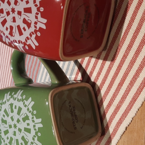 Starbucks 2004 Holiday Snowflake Pair of Red & Green Square 14 oz. Coffee Mugs - Picture 3 of 6